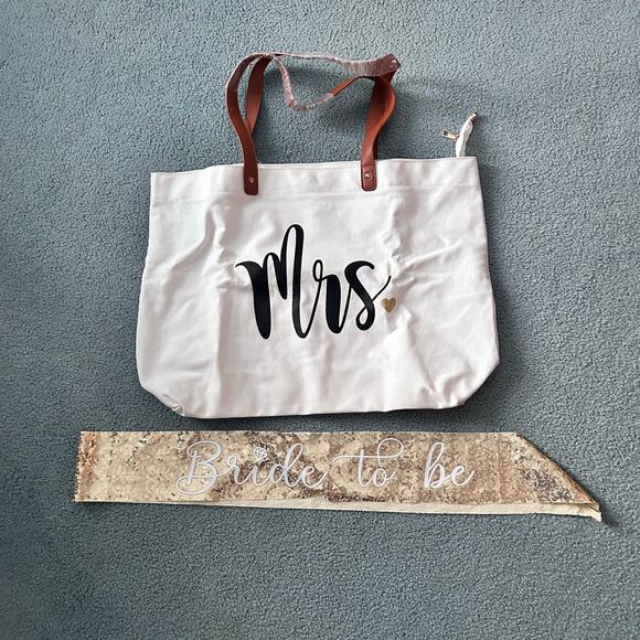 Bridal Shower Gift Ideas: Mrs Tote Bag with Purse and a Sash - Picture 1 of 8